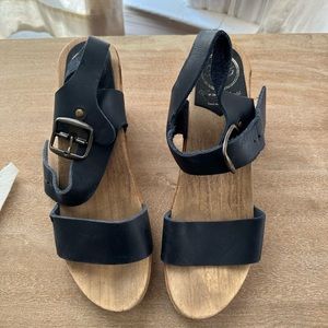No.6 Two Strap Clog on Platform in Navy